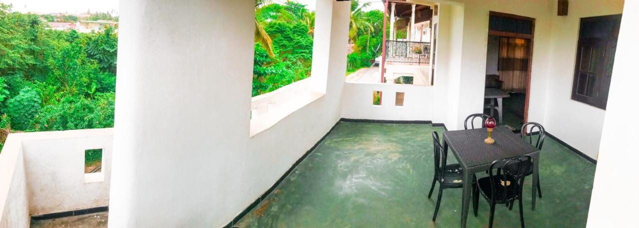 Dinu Villa กอลล์ ภายนอก รูปภาพ
