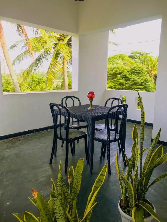 Dinu Villa กอลล์ ภายนอก รูปภาพ