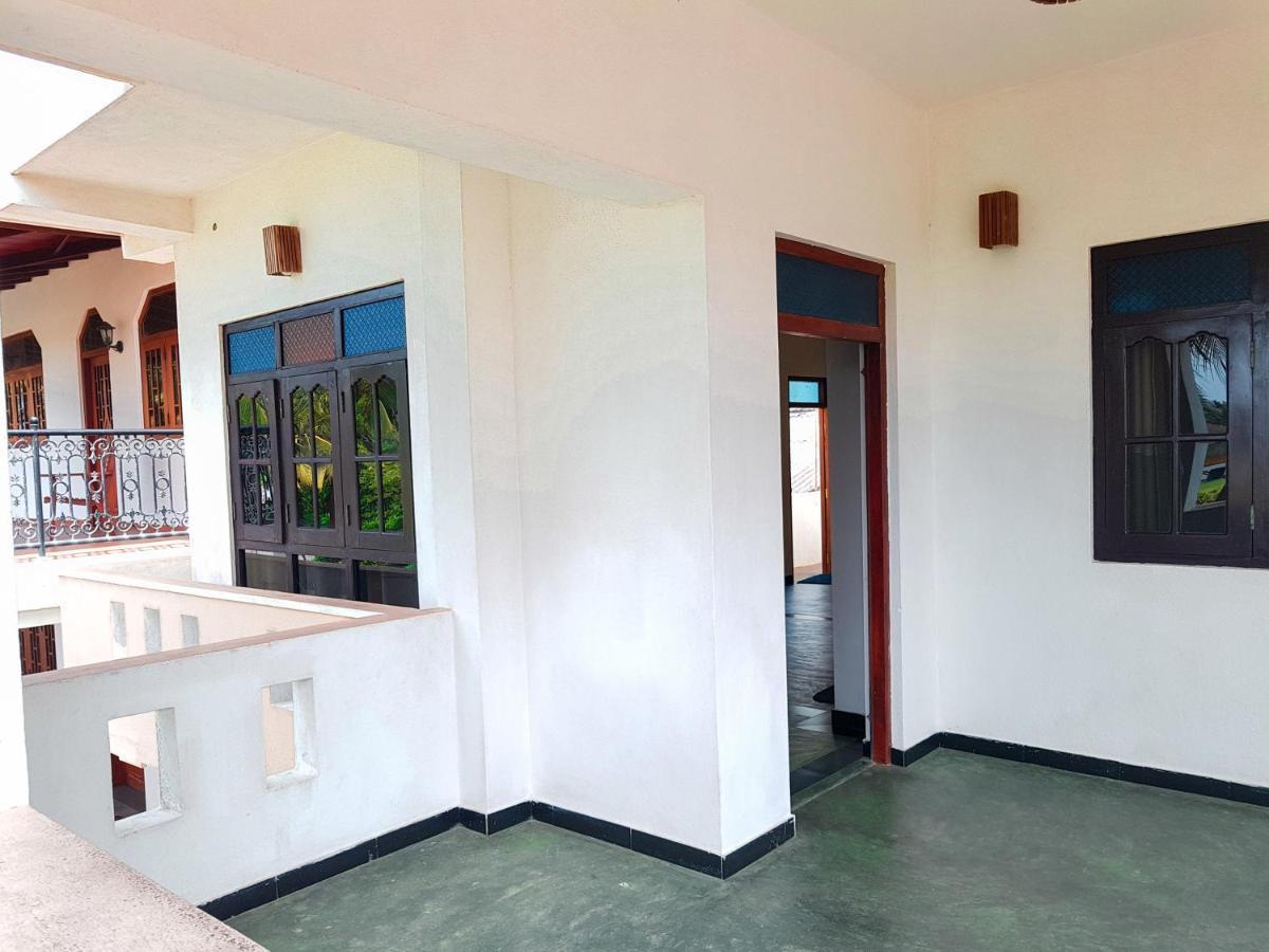 Dinu Villa กอลล์ ภายนอก รูปภาพ