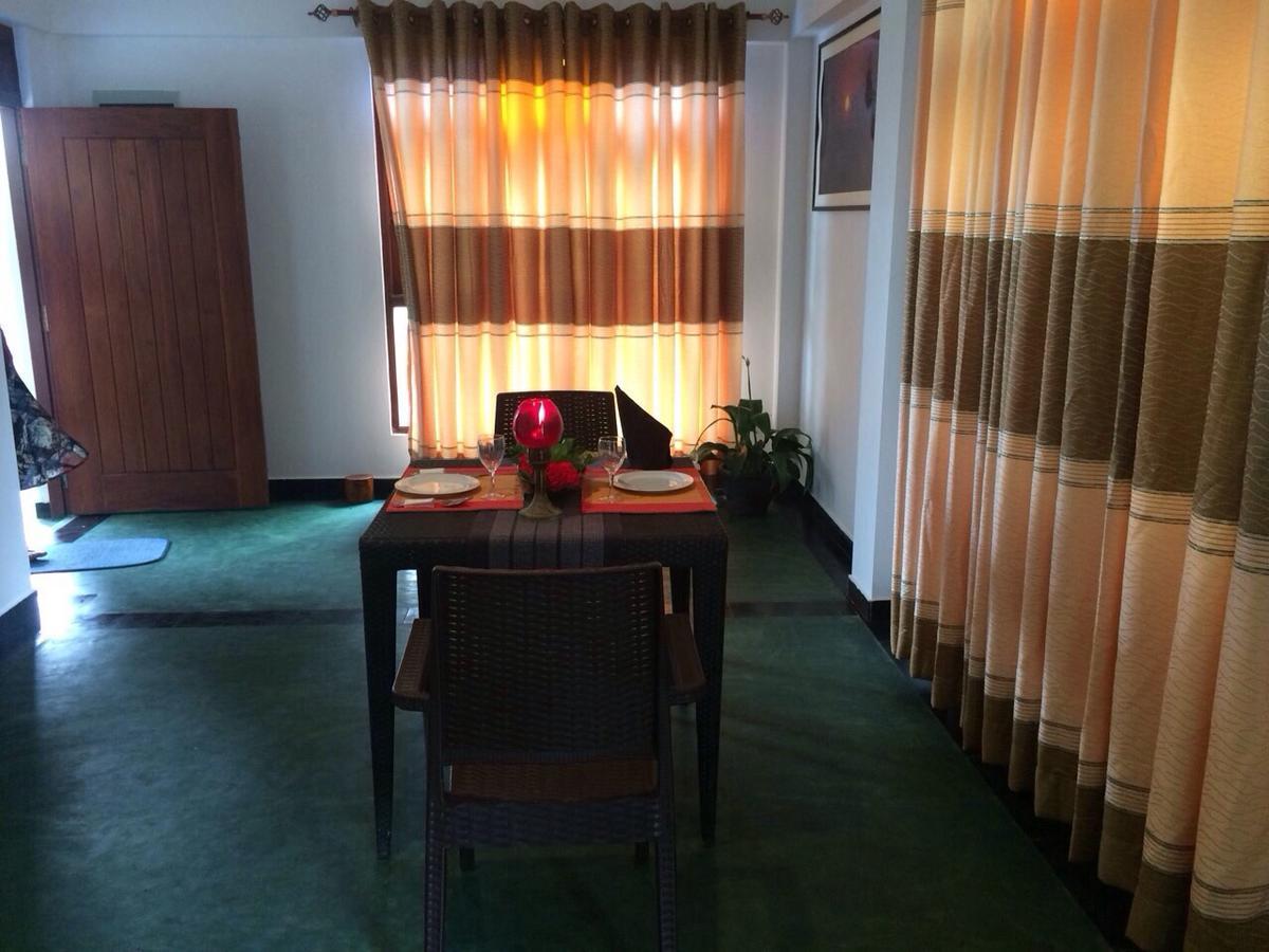 Dinu Villa กอลล์ ภายนอก รูปภาพ